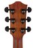 Auditoriumgitaar met massief bovenblad, mahoniehouten achterblad en zijkanten._